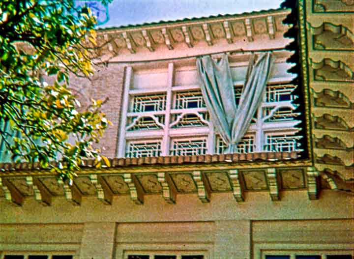 Файл:House of the Bab in Shiraz, before demolition 13.jpg